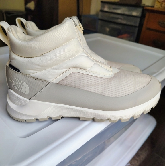 The North Face thermoball Insulated Pogressive Women's Zip Up Snow Boot 9. - Picture 7 of 16